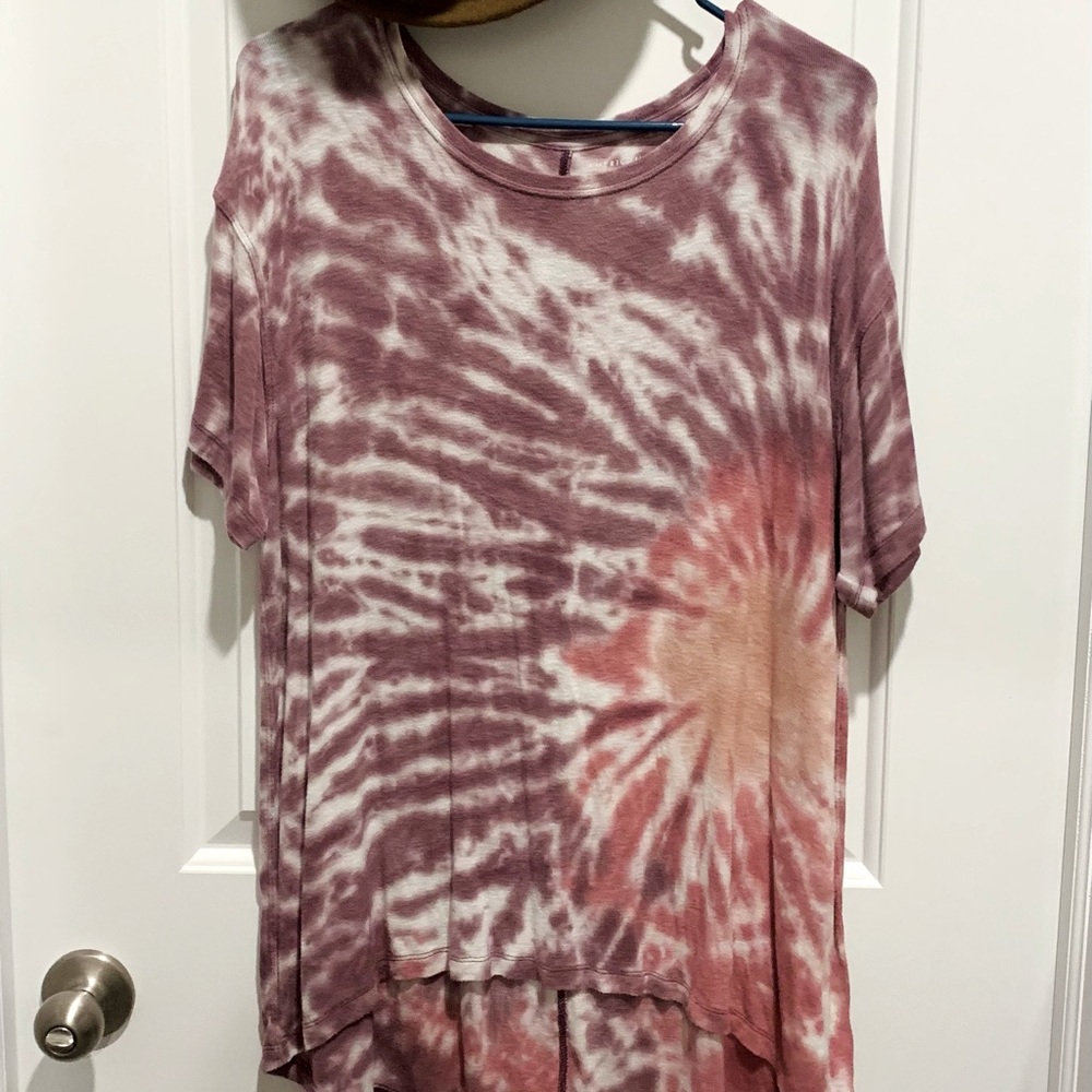 American Eagle flowy tie-dye tee - size medium